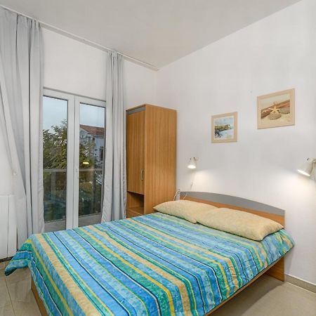 Studio Holiday Adriatic Pag Town Bagian luar foto