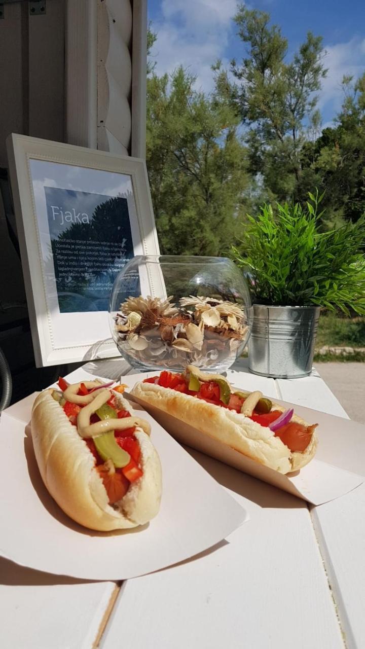 Studio Holiday Adriatic Pag Town Bagian luar foto