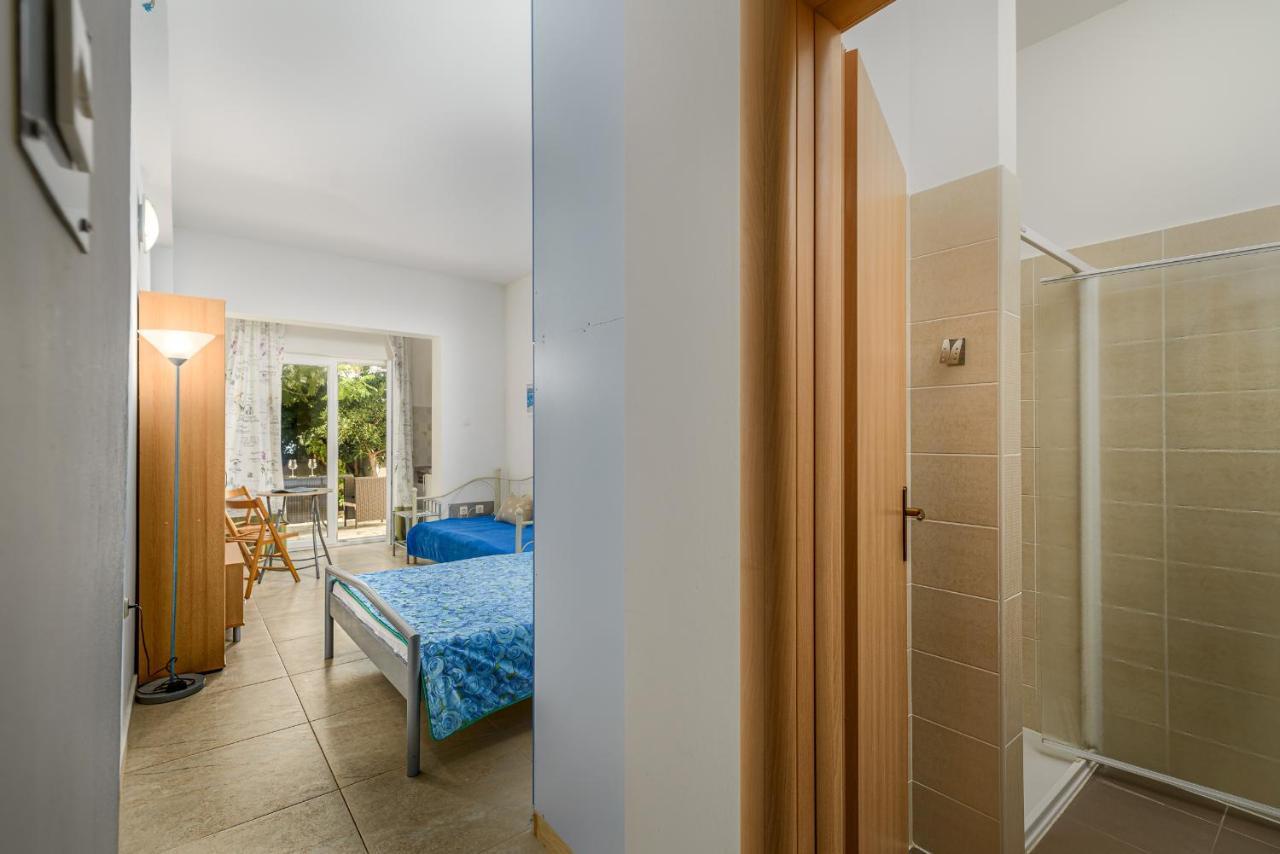 Studio Holiday Adriatic Pag Town Bagian luar foto