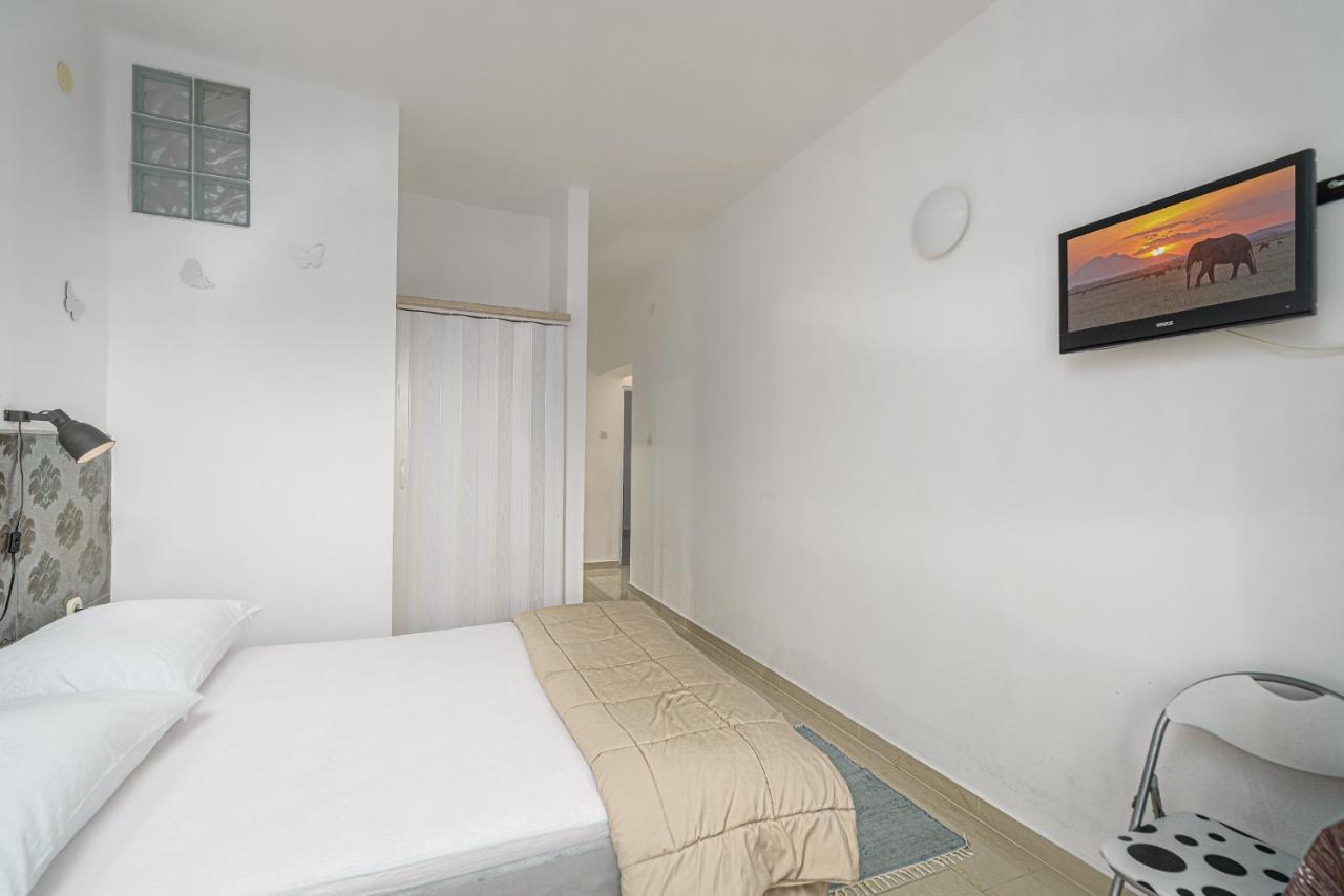 Studio Holiday Adriatic Pag Town Bagian luar foto