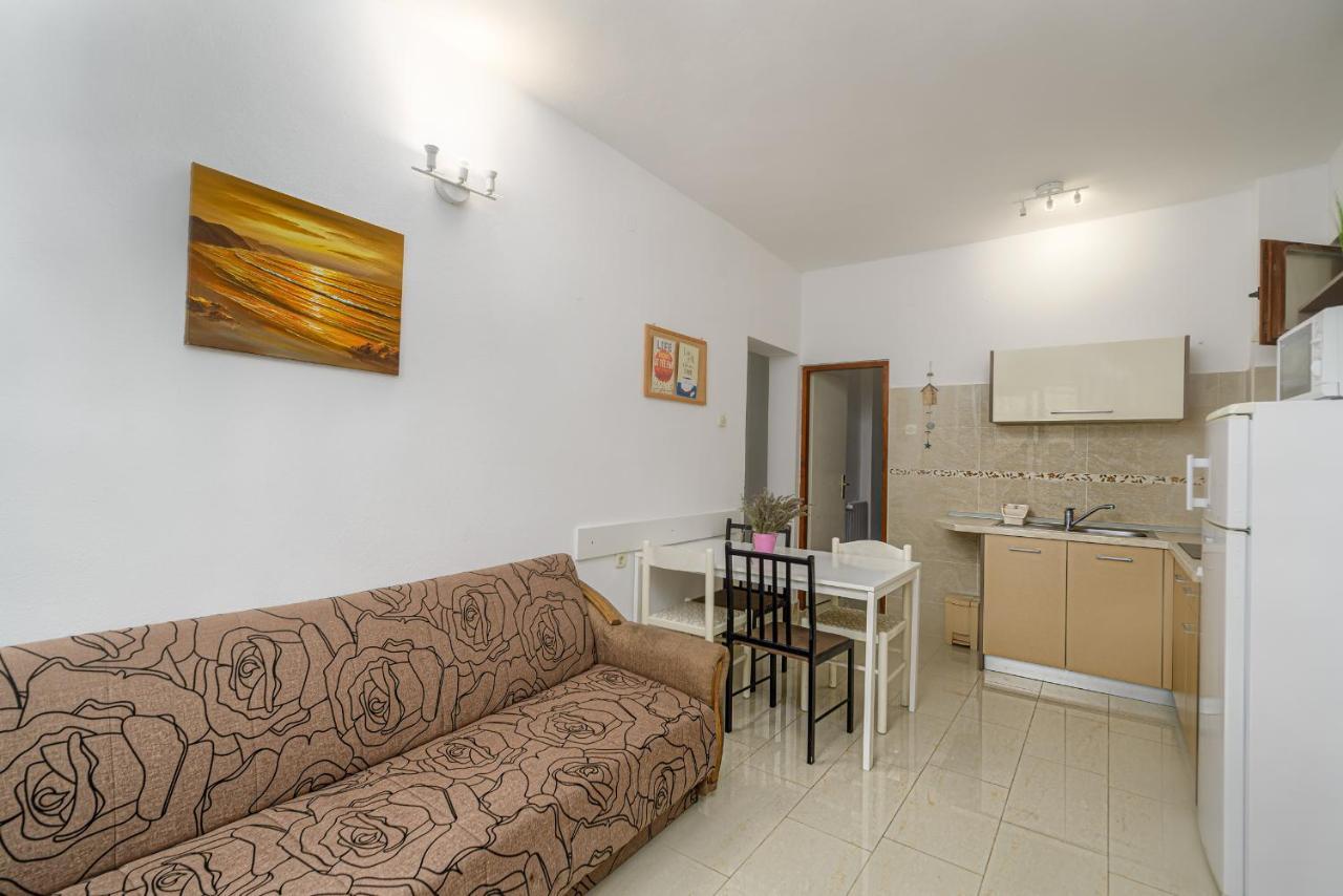 Studio Holiday Adriatic Pag Town Bagian luar foto