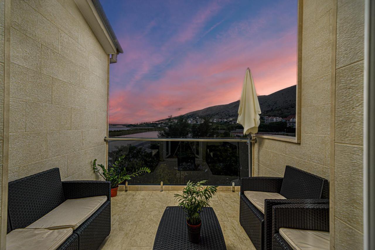 Studio Holiday Adriatic Pag Town Bagian luar foto