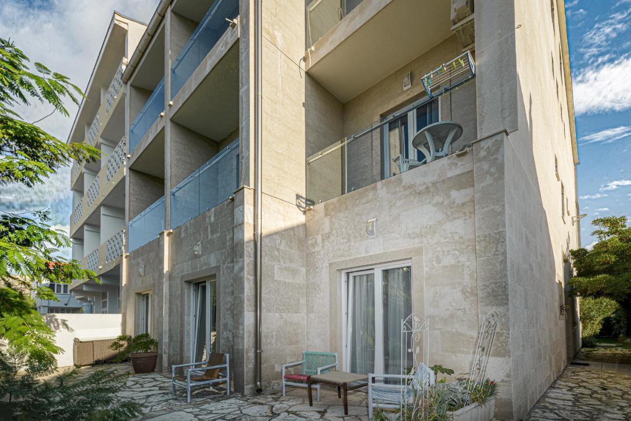 Studio Holiday Adriatic Pag Town Bagian luar foto