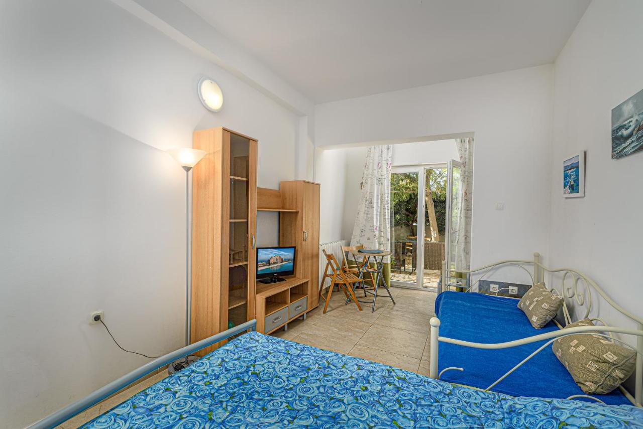 Studio Holiday Adriatic Pag Town Bagian luar foto
